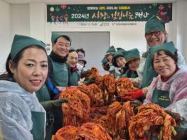 강진 자원봉사자들의 온정, 김장으로 전하는 사랑의 손길 기사 이미지