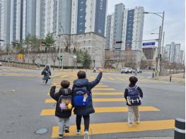 어린이 통학길에 ‘안전선’ 긋다 달성군, 스쿨존 전면 정비 기사 이미지
