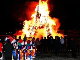 “풍년·만대 번영 기원”…함평군, ‘제19회 정월대보름맞이 전통 세시풍속 재현행사’ 성료 기사 이미지