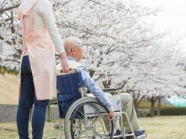 외국인 요양보호사 도입, 초반 난항에도 정부  "생태계 조성 지속" 기사 이미지