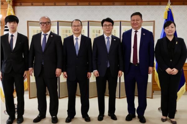 김민석 국무총리, 조나단 초이 홍콩 중화총상회장 접견