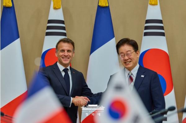 한-프랑스 정상 '호르무즈 해협 내 안전한 해상수송로 확보 협력'