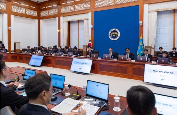 이재명 대통령 '호르무즈 해협 우리 선박·선원 안전 귀환에 역량 총동원'