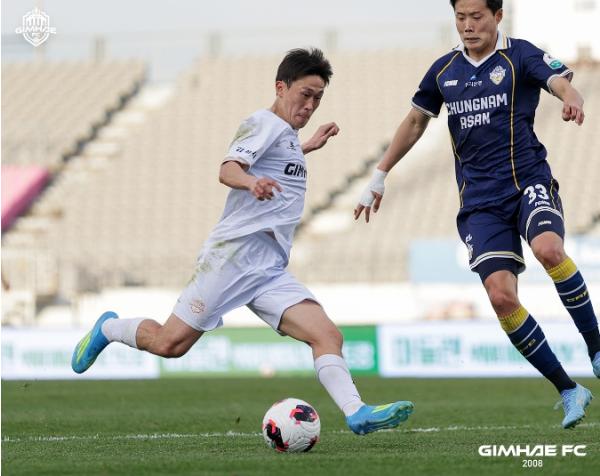 ‘이승재의 천금같은 동점골’ 김해FC2008vs충남아산FC 1:1 무승부, 6경기 만에 귀중한 첫 승점