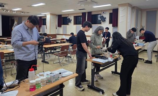 강원특별자치도 보건환경연구원, ‘이론부터 실습까지’현장 중심 수질측정망 교육 실시 기사 이미지