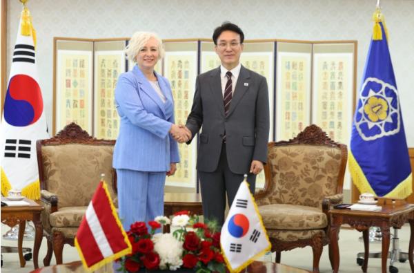 김민석 국무총리, 미에리냐 라트비아 국회의장 면담