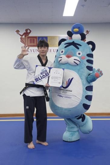 “발차기와 폭풍 질주, 두 청년이 그려낼 감동”...2027 충청 U대회‘유니스타’위촉 기사 이미지