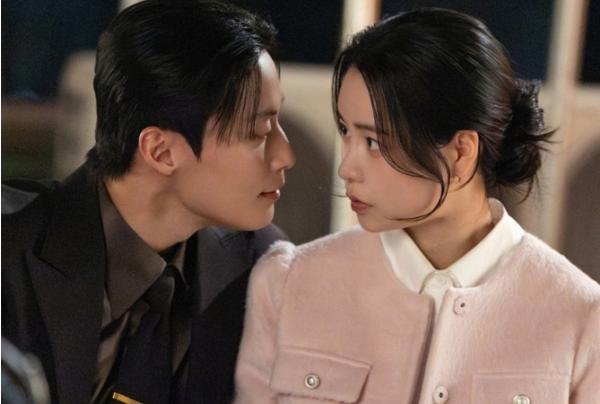 [SBS 멋진 신세계] 박성일 음악감독, 글로벌 화제성에 감사 인사! '명장면 자동 재생' OST 비화 공개! 기사 이미지