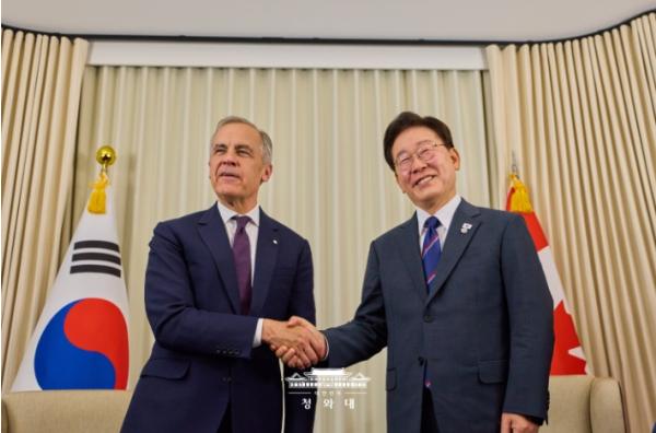 한-캐나다 정상회담, 이 대통령 '캐나다 안보 역량 강화에 적극 기여'