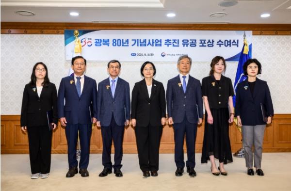 한성숙 국무총리, 광복80년 기념사업 추진 유공 포상 수여 기사 이미지