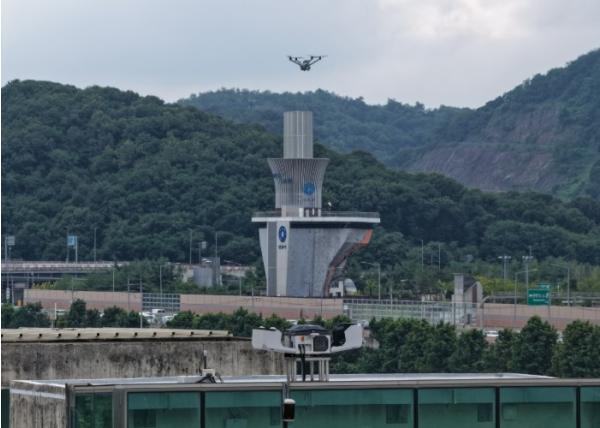 안양시, 안양천에 ‘AI 자율 비행 드론’ 투입…폭염 속 온열 질환 예방 계도