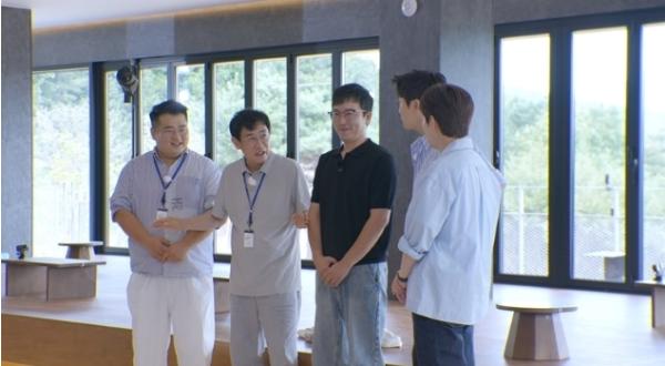 [SBS 우리동네 전성시대] 이경규X영탁X딘딘X이원일, 7년간 방치된 공간의 놀라운 변신에 '이게 된다고!?' 기사 이미지