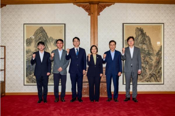한성숙 국무총리, 규제합리화위원회 기획조정특별분과 오찬 간담회 주재