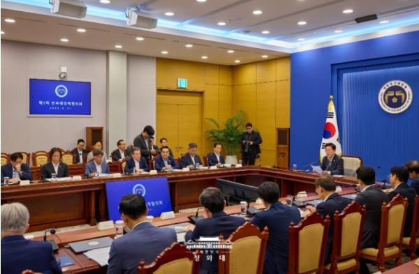 이재명 대통령 '국민 신뢰 확보 못하면 모든 성과 모래성처럼 쉽게 무너져'