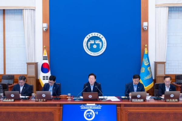 이재명  대통령 '미래 재원, 생산적 분야 투입…수치 관리에 매몰 안돼'