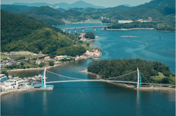 경남도, 문체부 ‘5대 관광권’에 김해공항 관광권 선정 거제·통영 연계도시 포함... 경남관광 대도약 시동 기사 이미지