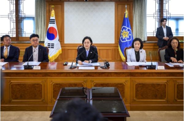  한성숙 총리, 정부업무평가위원회 위촉식 및 회의